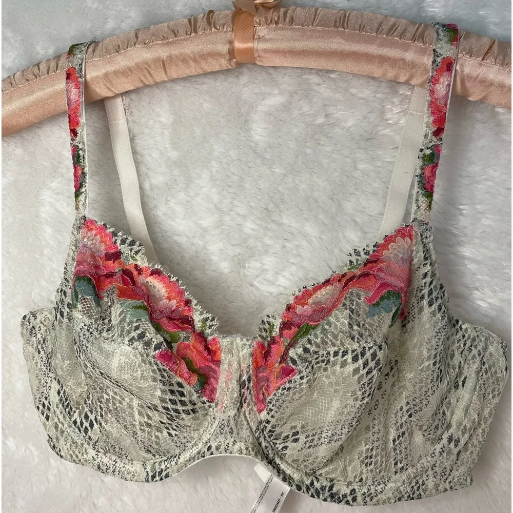 Bra - Picture 1 of 3